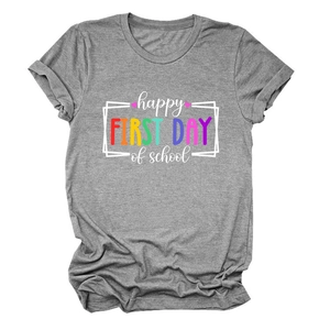 T-shirt grigia a girocollo con stampa colorata per il primo giorno di scuola felice