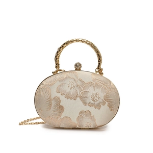 Borsa da sera sferica con ricamo floreale dorato e manico metallico elegante