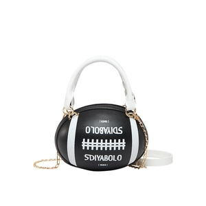 Borsa a forma di rugby in pelle nera e bianca con tracolla a catena dorata