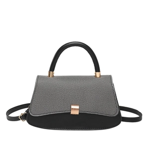 Elegante Damen Umhängetasche aus schwarzem Leder und grauem Twill mit goldener Schnalle