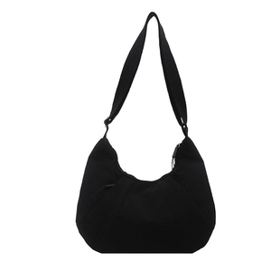 Sac hobo noir minimaliste en nylon avec bandoulière réglable et fermeture éclair