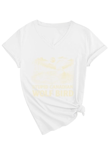 Détail de l'imprimé oiseau loup canadien sur t-shirt blanc col V avec nœud