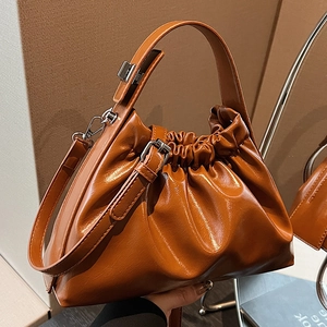 Mode Femmes Sac à Épaule Nuage Plissé en Cuir PU Brillant Sac à Main Froncé Avec Bandoulière Réglable Sac Fourre-tout Quotidien