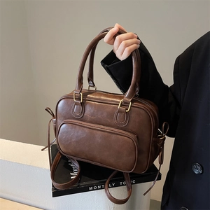 Vintage brown leather Boston bag with large capacity for travel and daily commute use