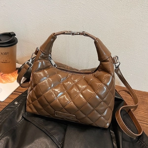 Women Luxury Glossy PU Leather Quilted Rhombic Underarm Bag Stylish Horizontal Square Shoulder Crossbody Bag Single Strap Zipper Handbag For Daily Fashion