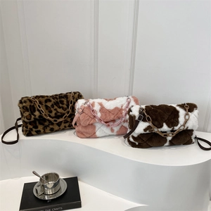 Sac à Épaule en Peluche de Fausse Fourrure pour Femmes Tendance Imprimé Léopard Vache Sac en Bandoulière avec Chaîne Automne Hiver