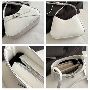 Vues détaillées d'un sac porté épaule blanc minimaliste montrant la texture et l'intérieur