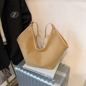 Large capacity khaki tote bag with elegant leather trim for stylish city commuting