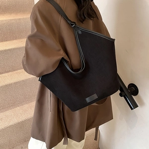Large capacity black knitted tote bag for women with leather trim and minimalist style
