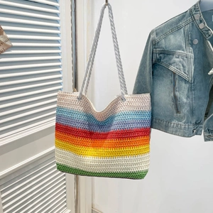 Sac fourre-tout tissé à rayures arc-en-ciel avec anses en corde pour la plage d'été