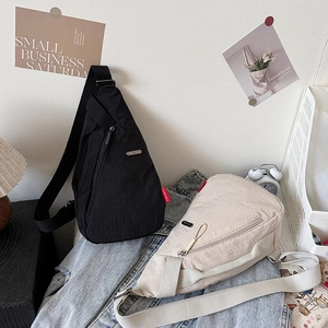 Sac de Poitrine Unisexe en Nylon Triangulaire Imperméable Léger Sac Croisé Avec Sangle Réglable Pour Voyage Extérieur Quotidien