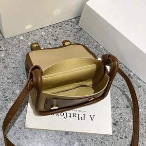 Sac à bandoulière vintage minimaliste en similicuir avec sangle réglable en marron et beige