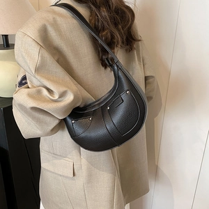 Retro black crescent shoulder bag with lychee texture and silver rivet accents