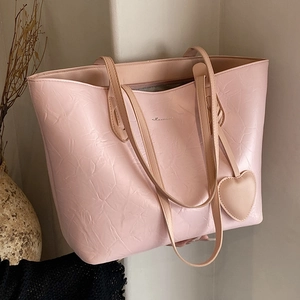 Women Large Capacity Tote Bag Crinkled PU Leather Minimalist Shoulder Bag With Heart Charm Commute Daily Use