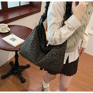 Detail of vintage leopard print tote bag featuring a black ruched wide shoulder strap