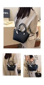 Détail du sac cabas en cuir grainé noir avec bord ondulé, cœurs et foulard en soie
