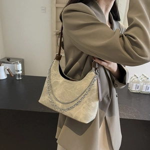 Retro beige Hobo-Schultertasche mit silberner Kette und Vintage-Textur-Finish