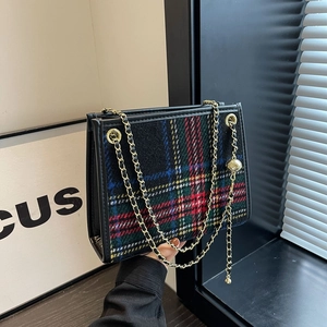 Klassische karierte Umhängetasche mit schottischem Tweed und goldener Gliederkette