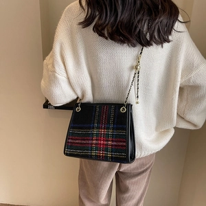 Klassische Karo-Schultertasche mit goldener Kette und verstellbarer Metallschnalle für Damen