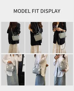 Détails du sac seau bandoulière bleu clair et gris avec texture marbre pour femme
