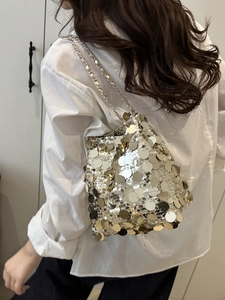 Chic silver sequin bucket bag with metallic chain strap for 2025 summer fashion style