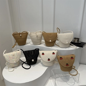 Mini borse a tracolla in paglia per bambini con chiusura a perla e ricamo ciliegia in 8 colori