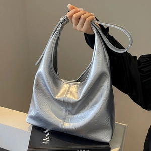 Retro Large Capacity PU Leather Tote Bag For Women Fashion Crinkled Pleated Hobo Shoulder Bag Metallic Silver Commuter Bag
