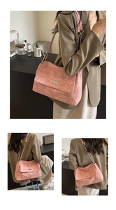 Detail of pink woven chain shoulder bag with silver clasp in a stylish cafe setting