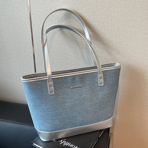 Large Capacity Denim Tote Bag For Women Students Commuting Casual Shoulder Bag With Synthetic Leather Trim Metal Decor