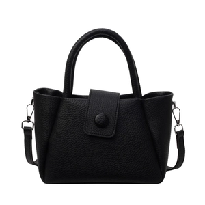 Sac seau tendance en cuir grainé noir avec poignées et bandoulière réglable amovible