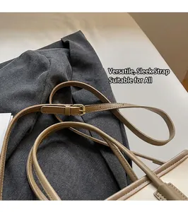 Détail de la bandoulière réglable en cuir avec boucle dorée sur sac fourre-tout