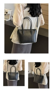 Détails du sac cabas en similicuir noir avec finitions dorées et bandoulière amovible