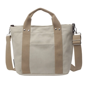 Borsa tote in tela bianco sporco con manici a contrasto e tracolla regolabile