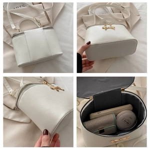 Detailansicht der weißen PU-Leder-Box-Tasche mit Platz für Handy und Kosmetik