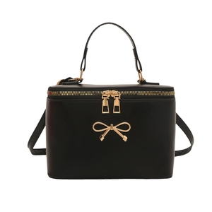 Elegante schwarze Mini-Box-Tasche aus Leder mit goldener Schleife und Reißverschluss