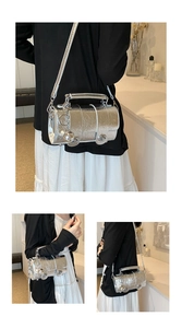Vues détaillées du sac Boston argenté avec texture craquelée et fini métallisé