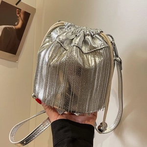 Damen Urban Mode Quaste Eimertasche PU Leder Kordelzug Umhängetasche Mit Metallkette Fransen Für Täglich Party Dating