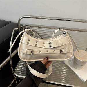 Sac Bandoulière Femme en Cuir PU Style Punk Y2K Sac Sous le Bras Rétro Boucle Métallique Oeillets Sac à Épaule Moto