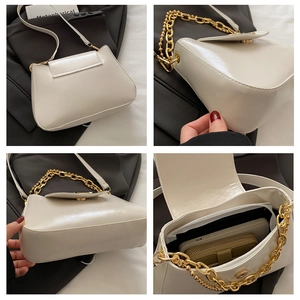 Details der cremeweißen PU-Baguette-Tasche mit Innenkapazität und goldener Kette