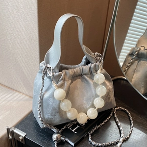 Borsa a Secchiello Cloud Plissettata Stile Cinese Donna Con Manico a Perline Catena in Metallo Borsa a Tracolla in Pelle PU
