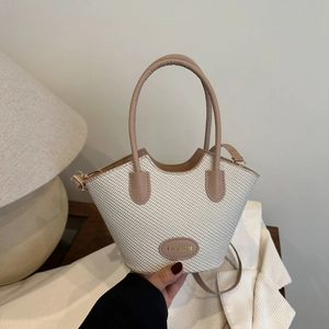 Secchiello intrecciato chic in crema e marrone con eleganti dettagli dorati