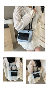 Vue triple du sac seau en tissu bleu avec rabat en cuir noir et poignée ronde