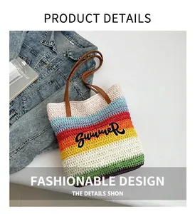 Détail du cabas en paille arc-en-ciel avec broderie SUMMER et anses en cuir élégantes
