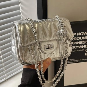 Sac à Épaule Matelassé pour Femme en Cuir PU Chaîne en Treillis Sac Carré avec Boule en Métal Décorative Style Urbain