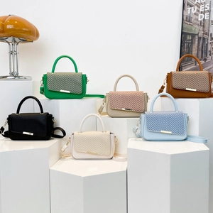 Sac À Épaule Femme Mode Cuir PU Rabat Tissé Sac Bandoulière Sac À Main Avec Poignée Et Bande Métallique Quotidien