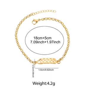 Detail of 18K gold-plated chain bracelet with size specs, 18cm length and lobster clasp
