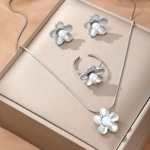Exquisite 18k brushed stainless steel flower necklace set with white pearls