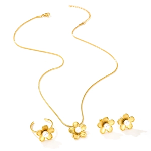 Elegant 18k gold stainless steel jewelry set with flower pearls and snake chain