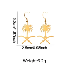 Dimensions détaillées des boucles d'oreilles pendantes dorées avec palmier saoudien