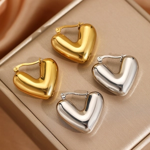 Set di orecchini a cerchio a cuore in acciaio inossidabile placcato oro 18K e argento